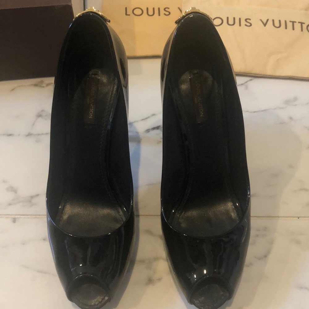 Louis Vuitton patent peep toe heels - Picture 5 of 12